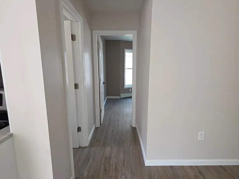429 Burnside Ave — Photo 5