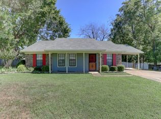 228 Ridgetop Dr, Senatobia, MS 38668