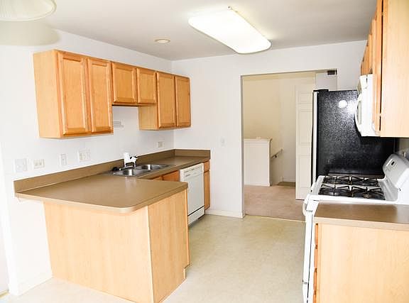 3rd image of 39062 N Aberdeen Ln #424-1