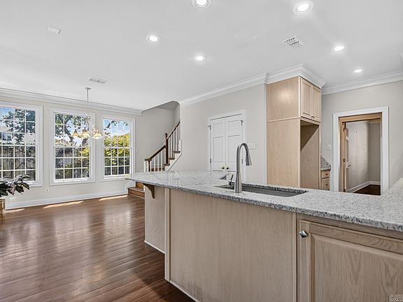 4th image of 2704 Calico Creek Dr