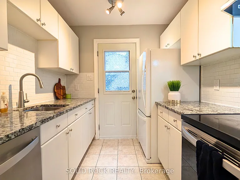 29 Woodvale Grn #B — Photo 7