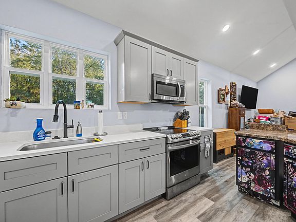 3rd image of 255 W Renoir Rd