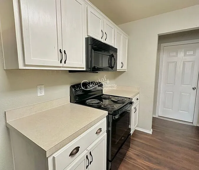 2315 Windy Cir — Photo 4