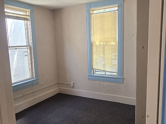 3rd image of 413 E 9th St #403