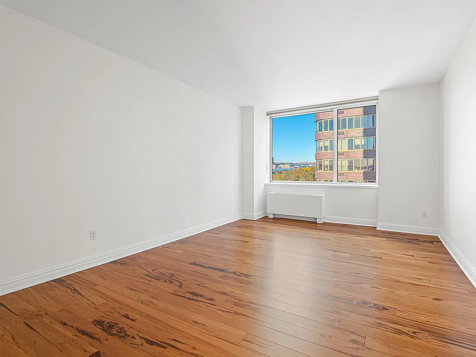 120 Riverside Blvd #5D