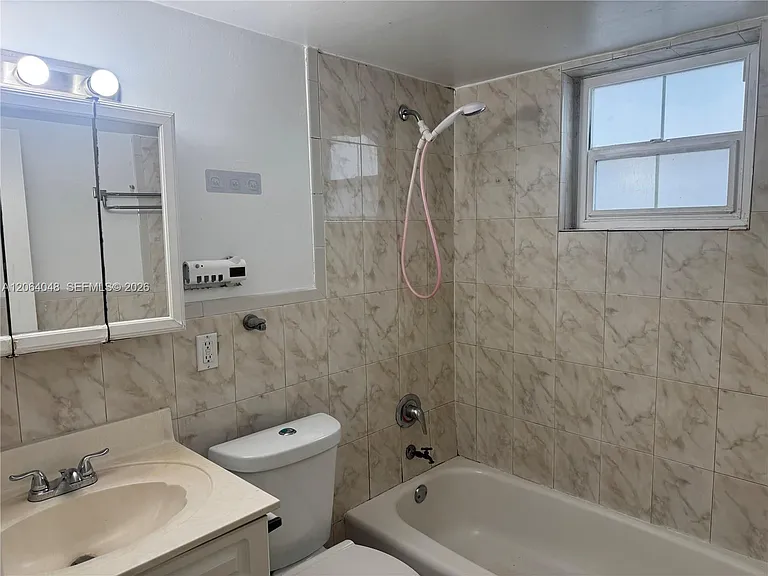 11 SW 32nd Ave #1 — Photo 7