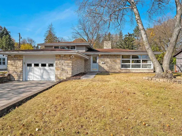 2340 Hawthorne Pl, Green Bay, WI 54301
