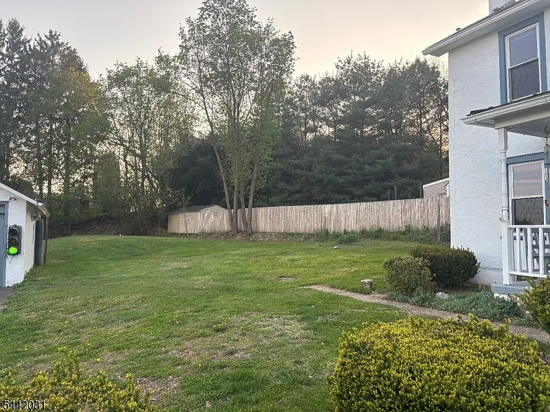 2 bed, 1.0 bath, 9178 sqft, $3,000 — Photo 2