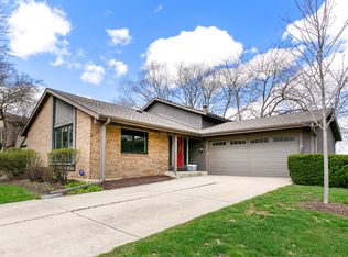 2040 Carriage Hill Rd, Lisle, IL 60532