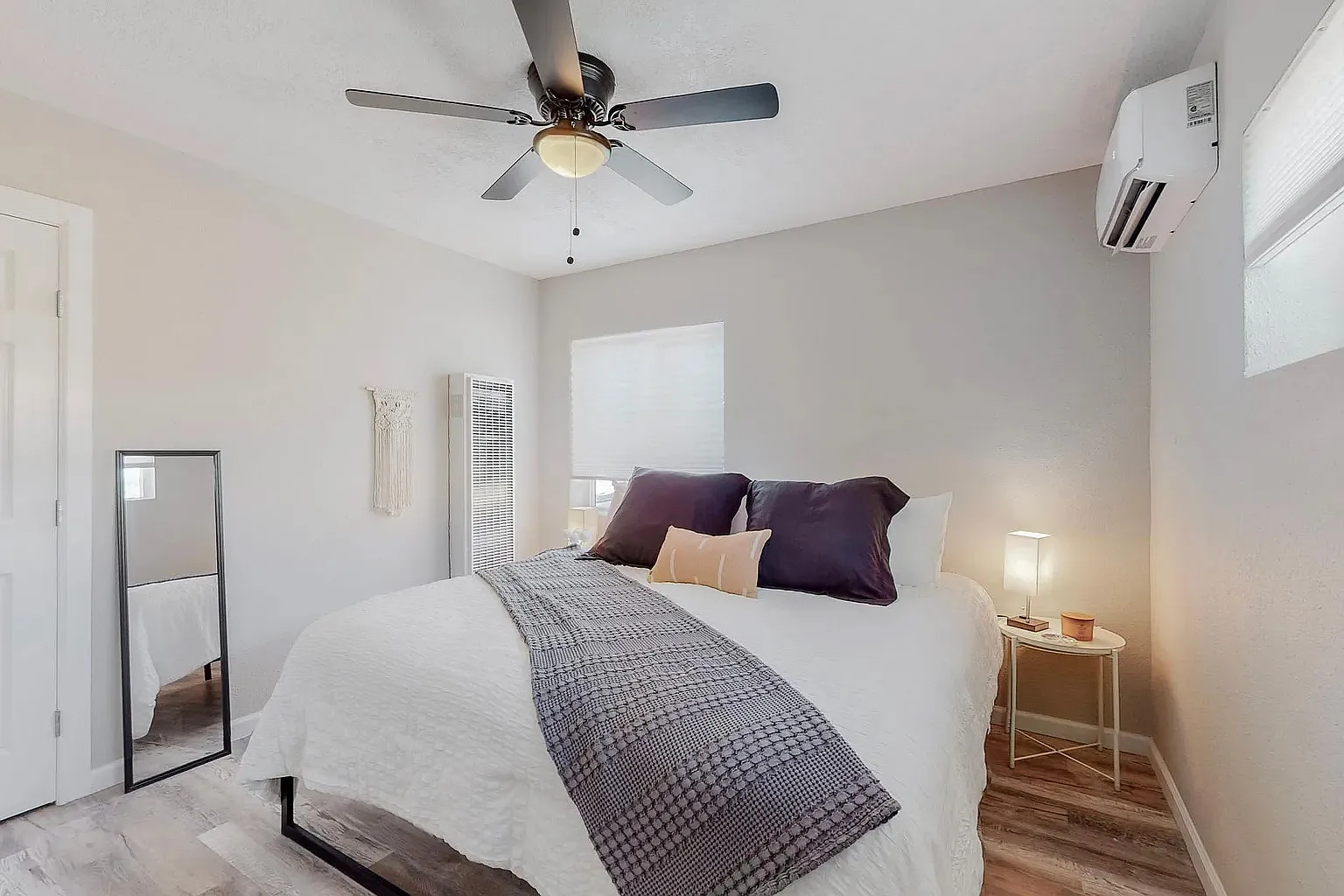 2 bed, 800 sqft, $2,450 — Photo 2