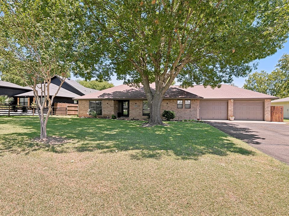 1st image of 226 Oakwood Dr