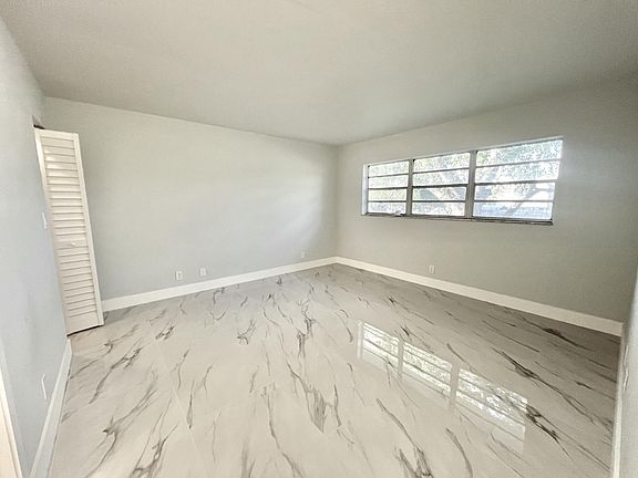 5th image of 601 S State Road 7 APT 2C