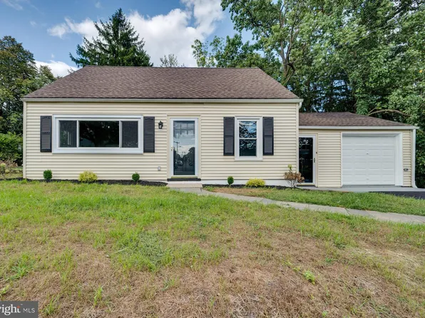 2115 Cullum Dr, Reading, PA 19601