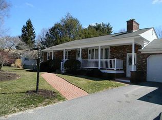 5 Lawnacre Dr, Smithfield, RI 02828