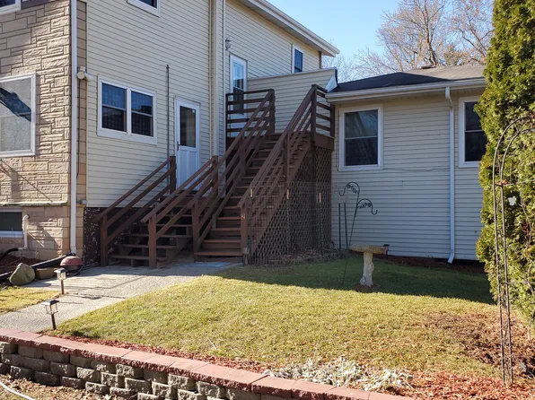 1410 W Wauconda Rd, McHenry, IL 60051