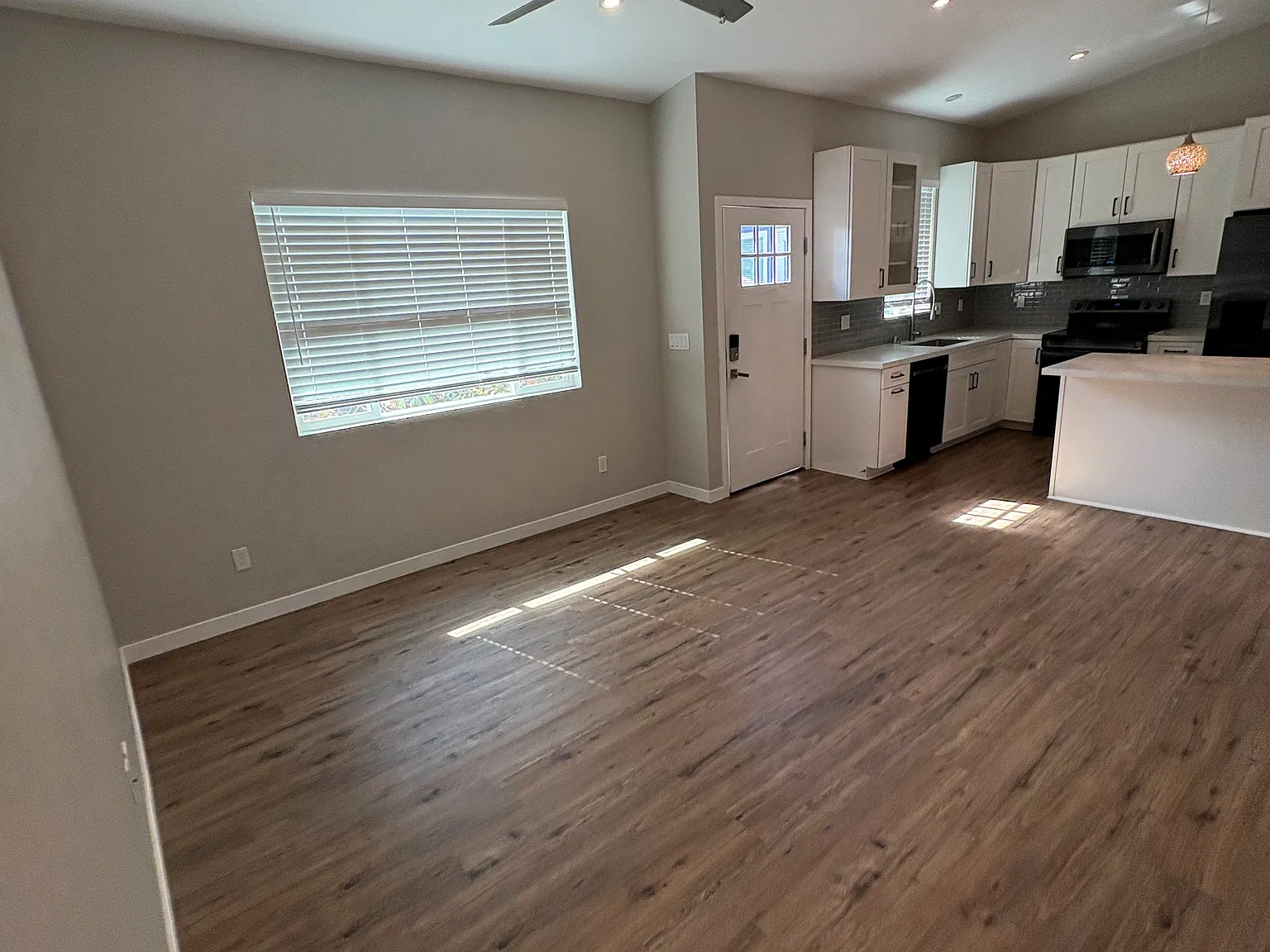 2 bed, 860 sqft, $4,250 — Photo 4