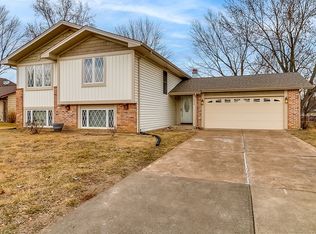 234 Laurelwood Dr, Saint Peters, MO 63376