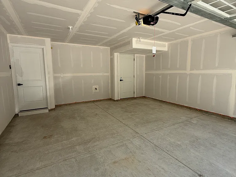 4319 Reusch Cir — Photo 2