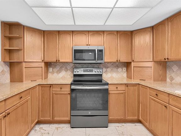 5th image of 9809 LOMBARD COURT #109