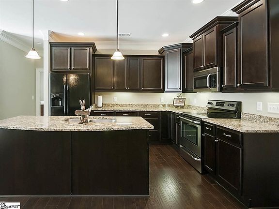 5th image of 107 Mountain Lake Dr