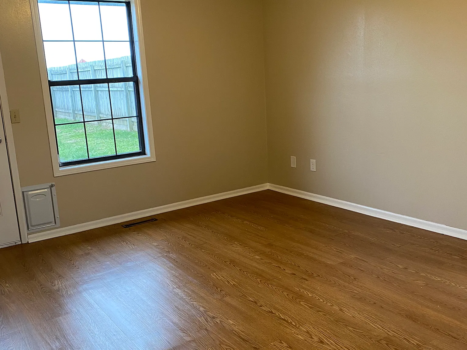 2 bed, 1300 sqft, $1,300 — Photo 3