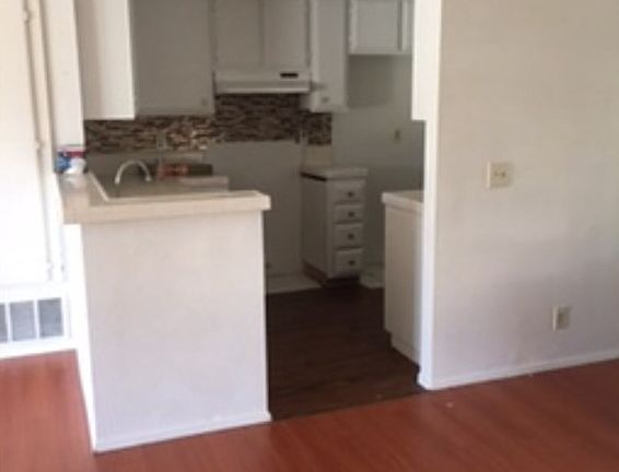 4th image of 3860 Amberly Dr Unit E