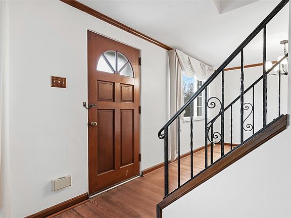 3rd image of 912 Rita Dr