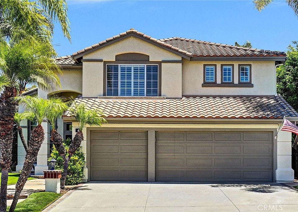 1st image of 4 Larkspur Dr