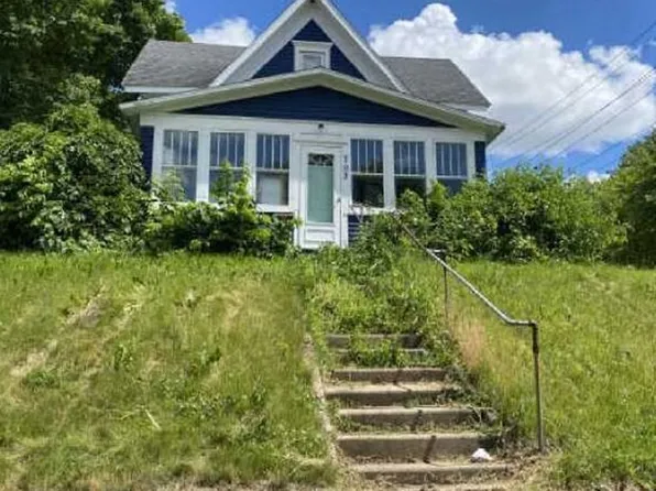703 N 4th St, Mankato, MN 56001