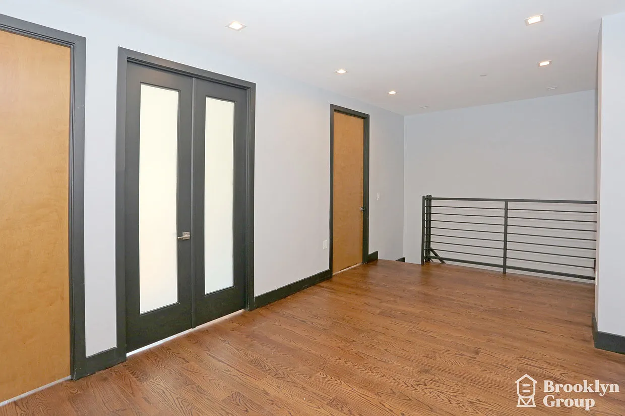 15 Cedar St — Photo 1
