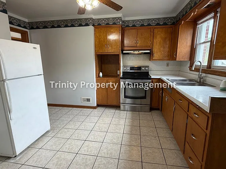 188 Magnolia Ave #B — Photo 2