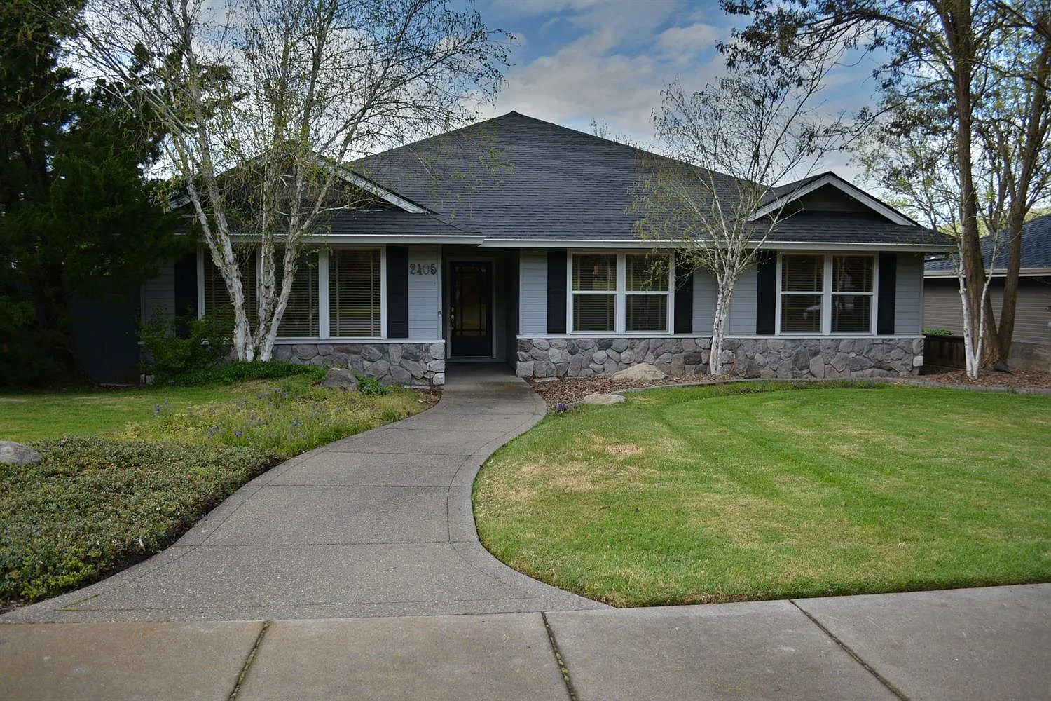 2405 Spring St photo 1