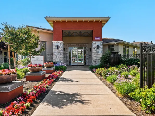 Quinn Crossing Apartments