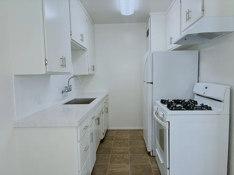 658 Ivy St #2 — Photo 6