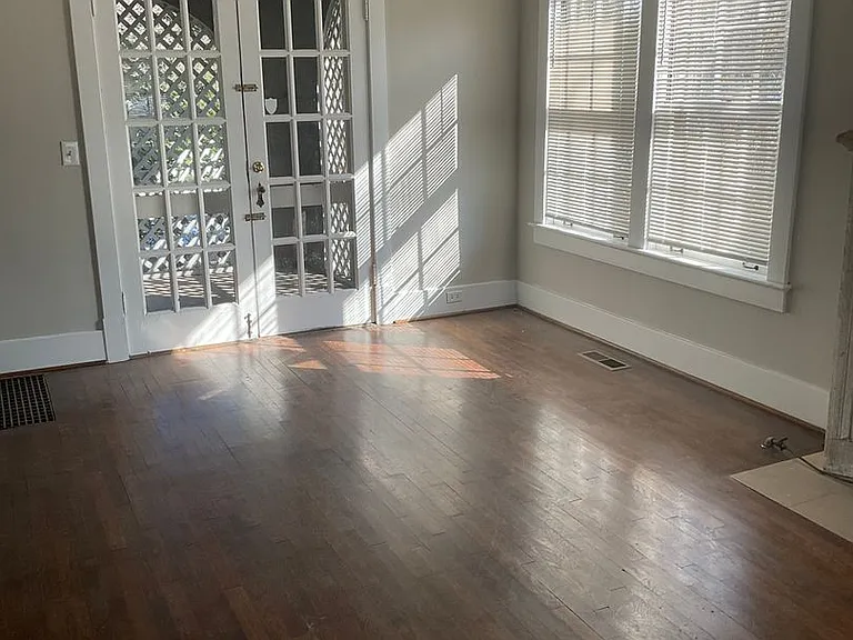 438 S Margin St — Photo 4