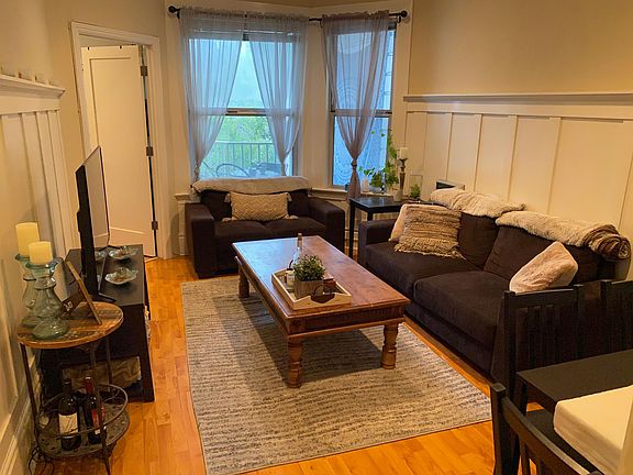 2nd image of 1069 Pacific Ave