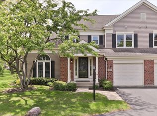 1967 Charter Point Dr, Arlington Heights, IL 60004