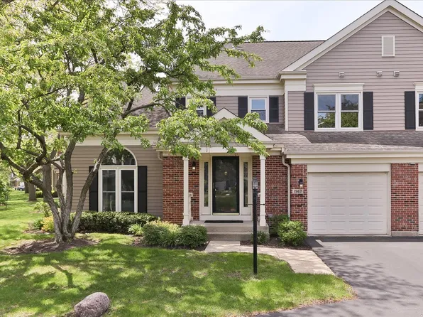 1967 N Charter Point Dr, Arlington Heights, IL 60004