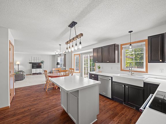 3rd image of 2211 Saddlebrook Rd