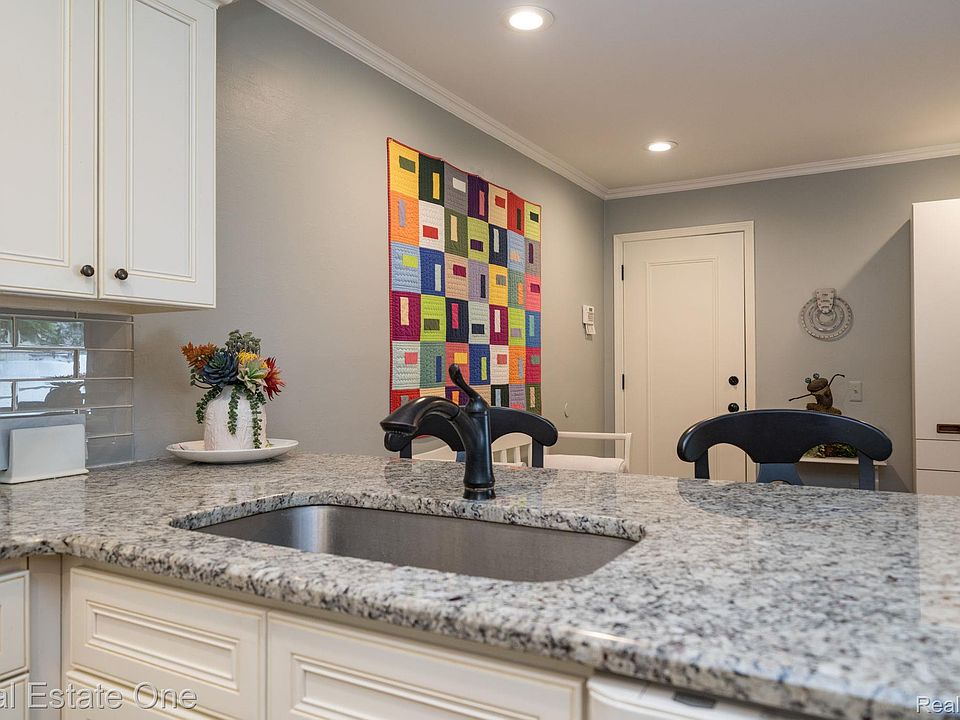 1361 Knollcrest Cir, photo 12
