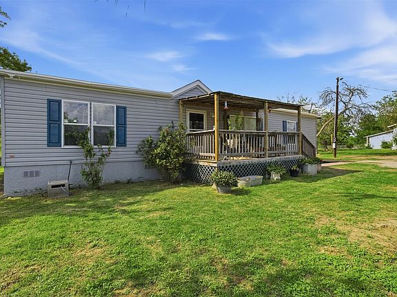 3rd image of 612 Lilac Way