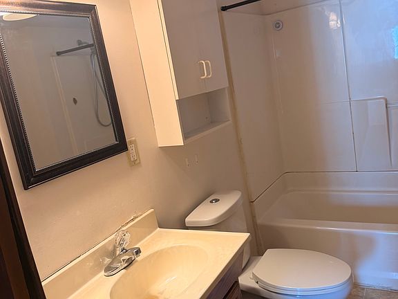 5th image of 451-453-451 Blaine Ave #553