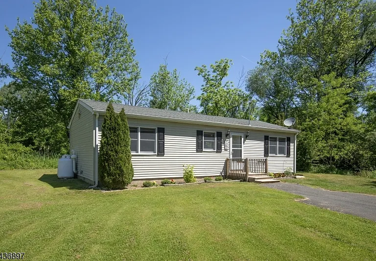 1362 US Highway 22 — Photo 1