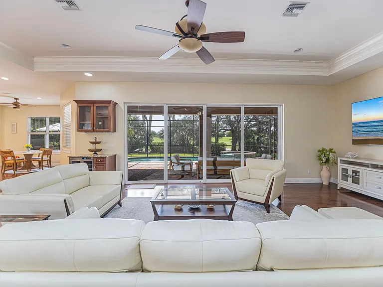 403 Palm River Blvd — Photo 17