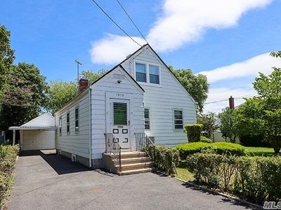 1012 N 6th St, New Hyde Park, NY, 11040