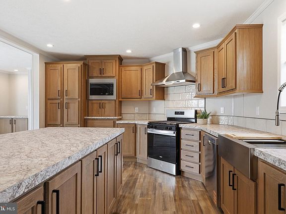 3rd image of 47 Jeneva Ln