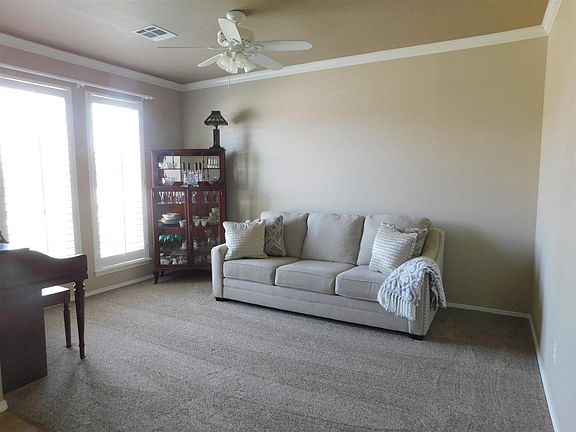 4th image of 114 S Keats Dr