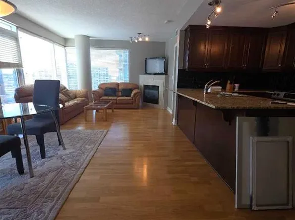 910 S 5th Ave SW #2208, Calgary, AB T2P 0C3