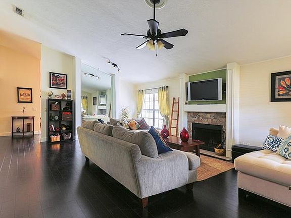 3rd image of 1465 Hyde Park Dr