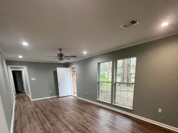 4th image of 3228 Lakewood Dr